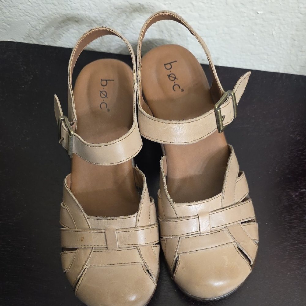 b.o.c. Women's Beige Leather Slingback Clogs